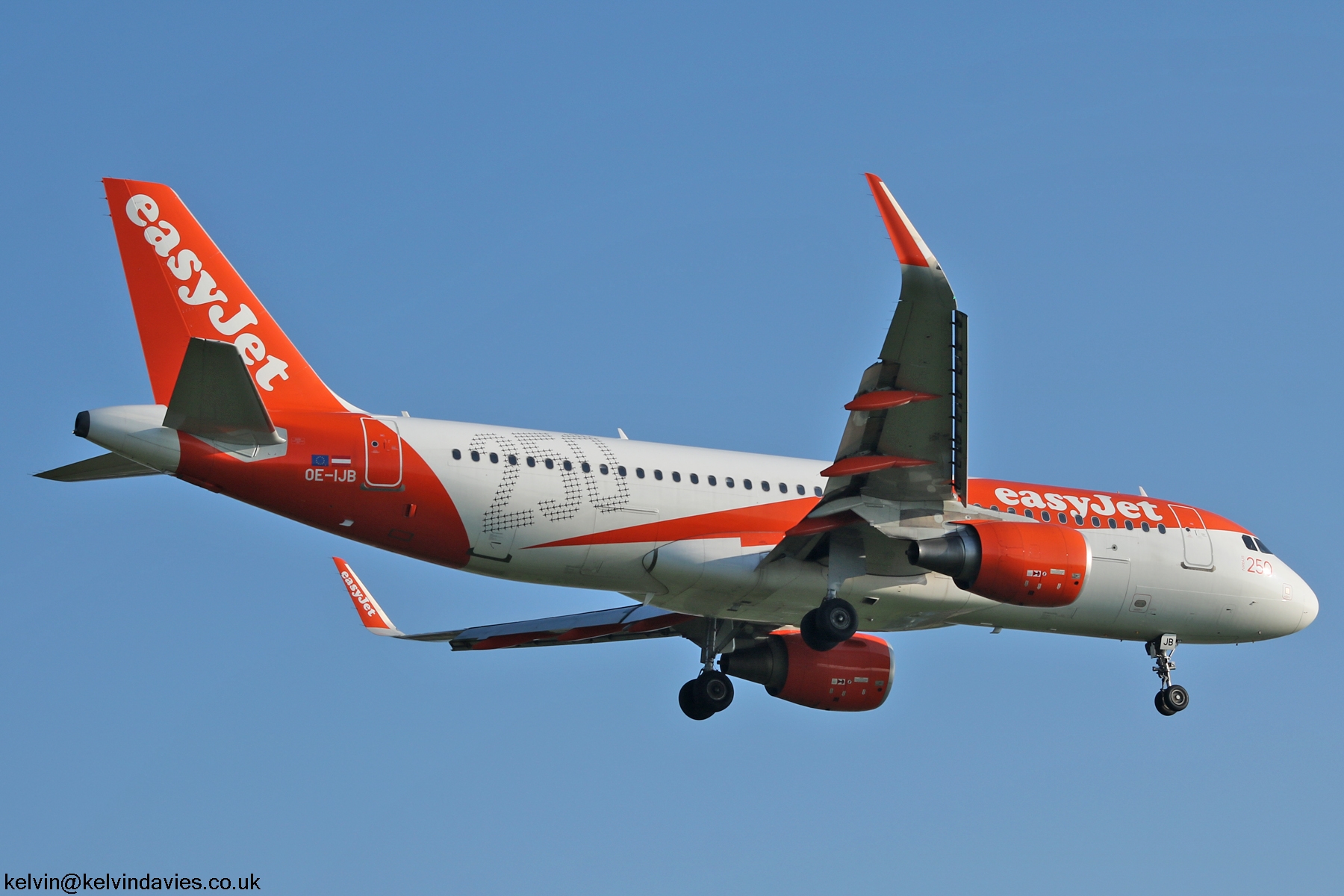 easyJet Europe A320 OE-IJB