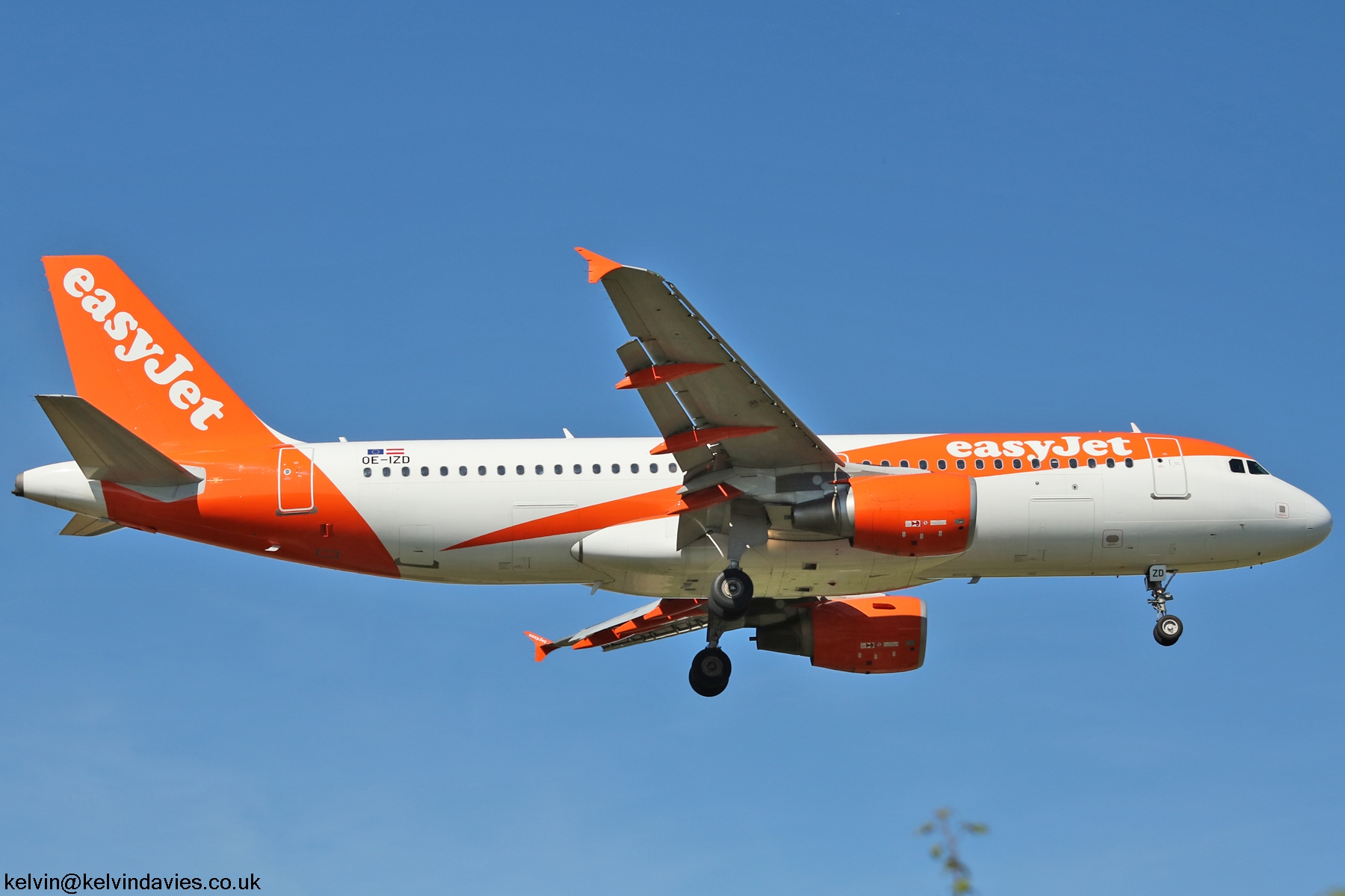 easyJet Europe A320 OE-IZD