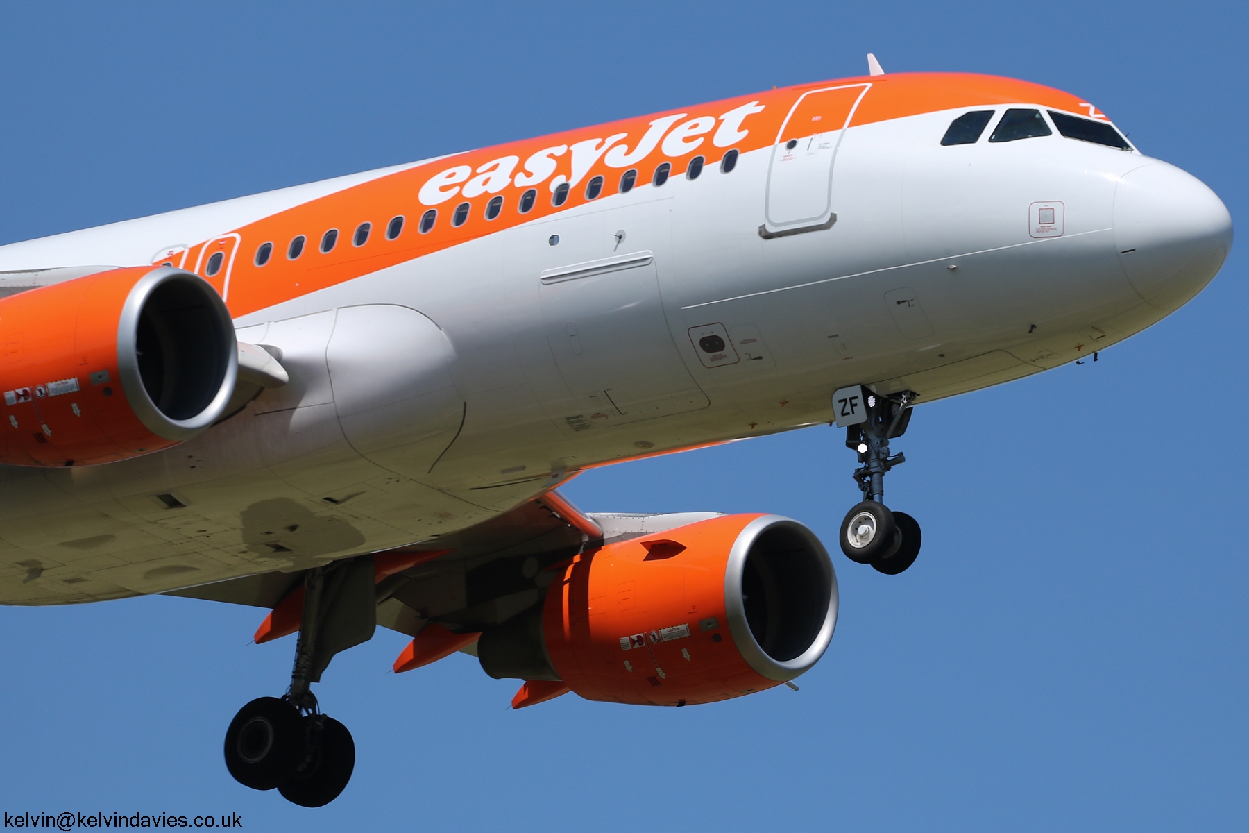 easyJet A320 OE-IZF