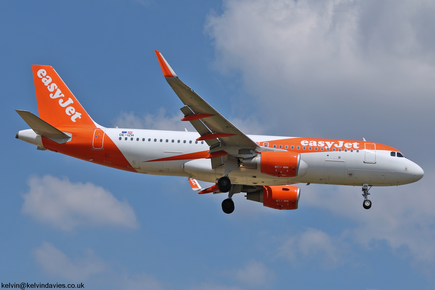 easyJet Europe A320 OE-IZH