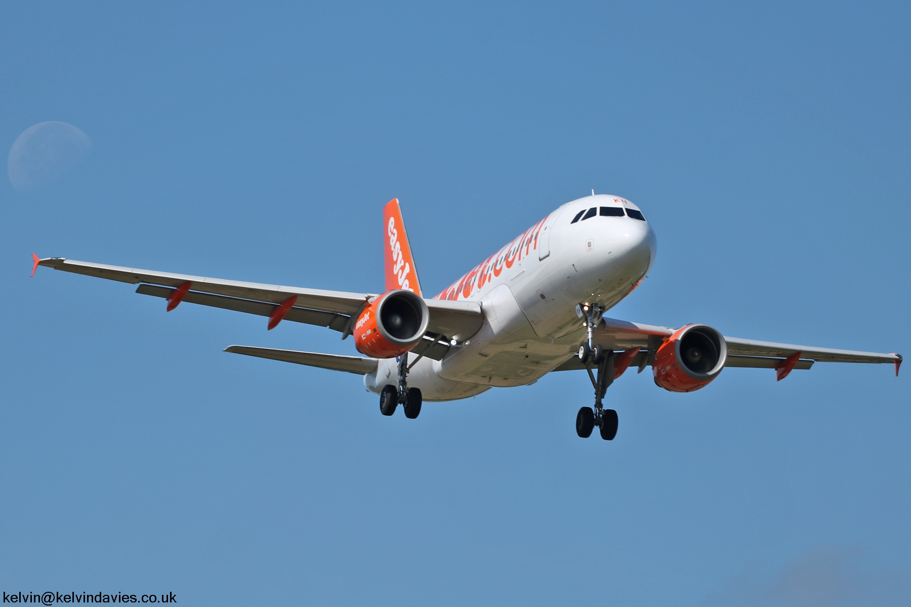 easyJet Europe A319 OE-LKH