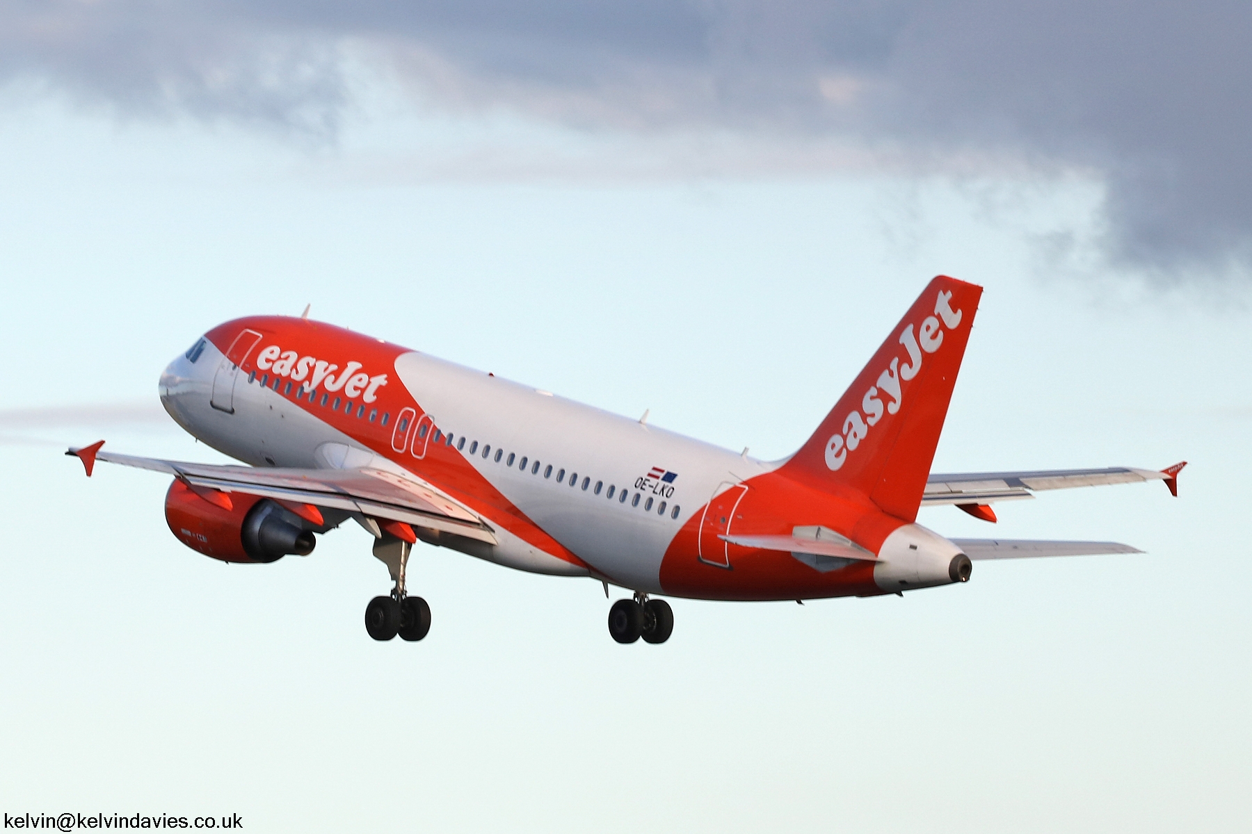 easyJet A319 OE-LKO