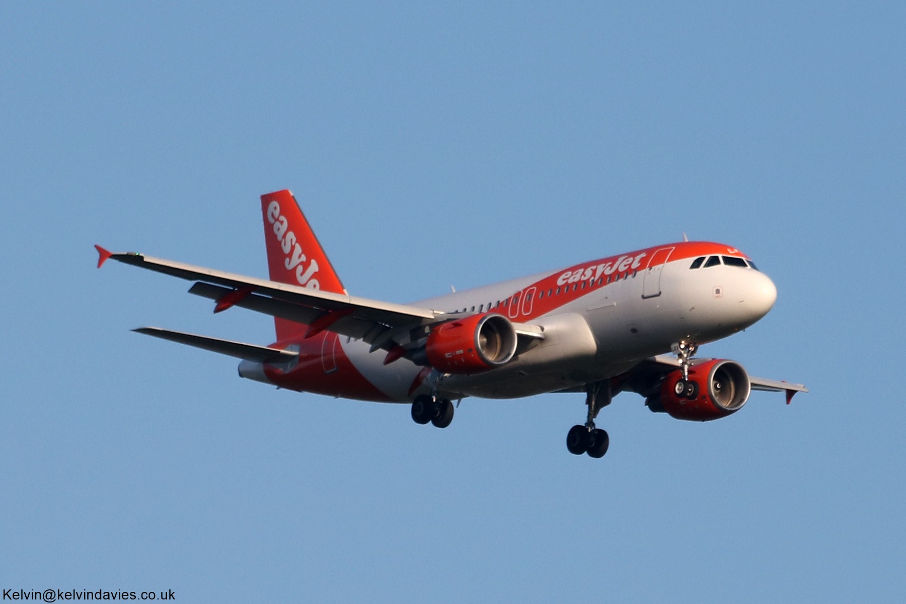 easyJet Europe A319 OE-LKX