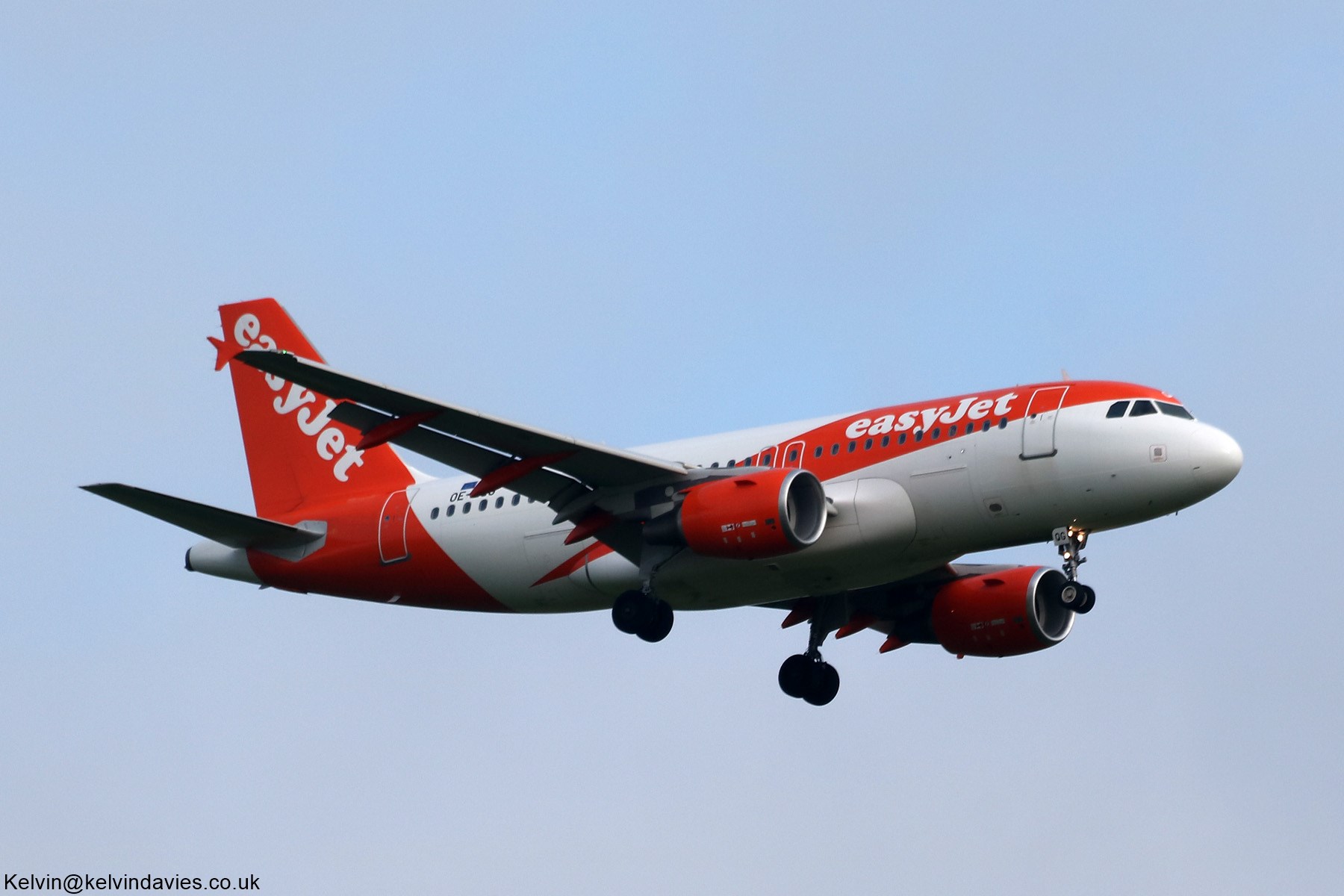 easyJet A319 OE-LQG