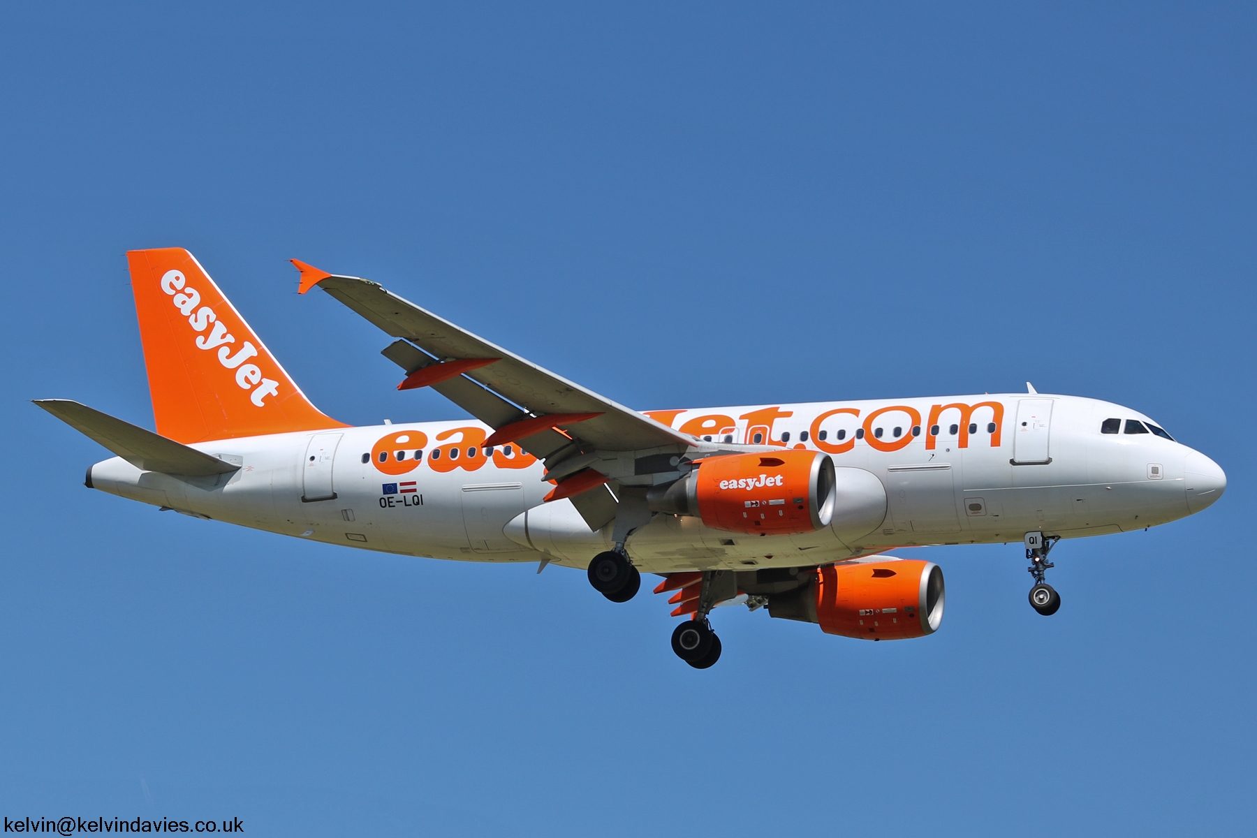 easyJet A319 OE-LQI