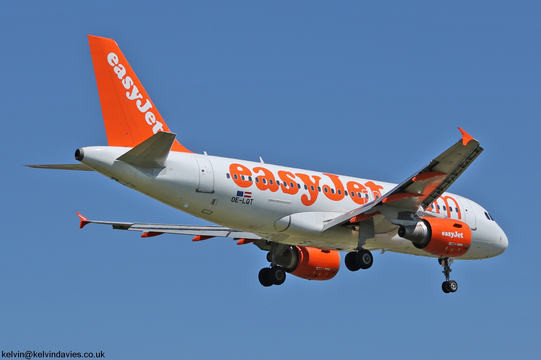 easyJet A319 OE-LQT