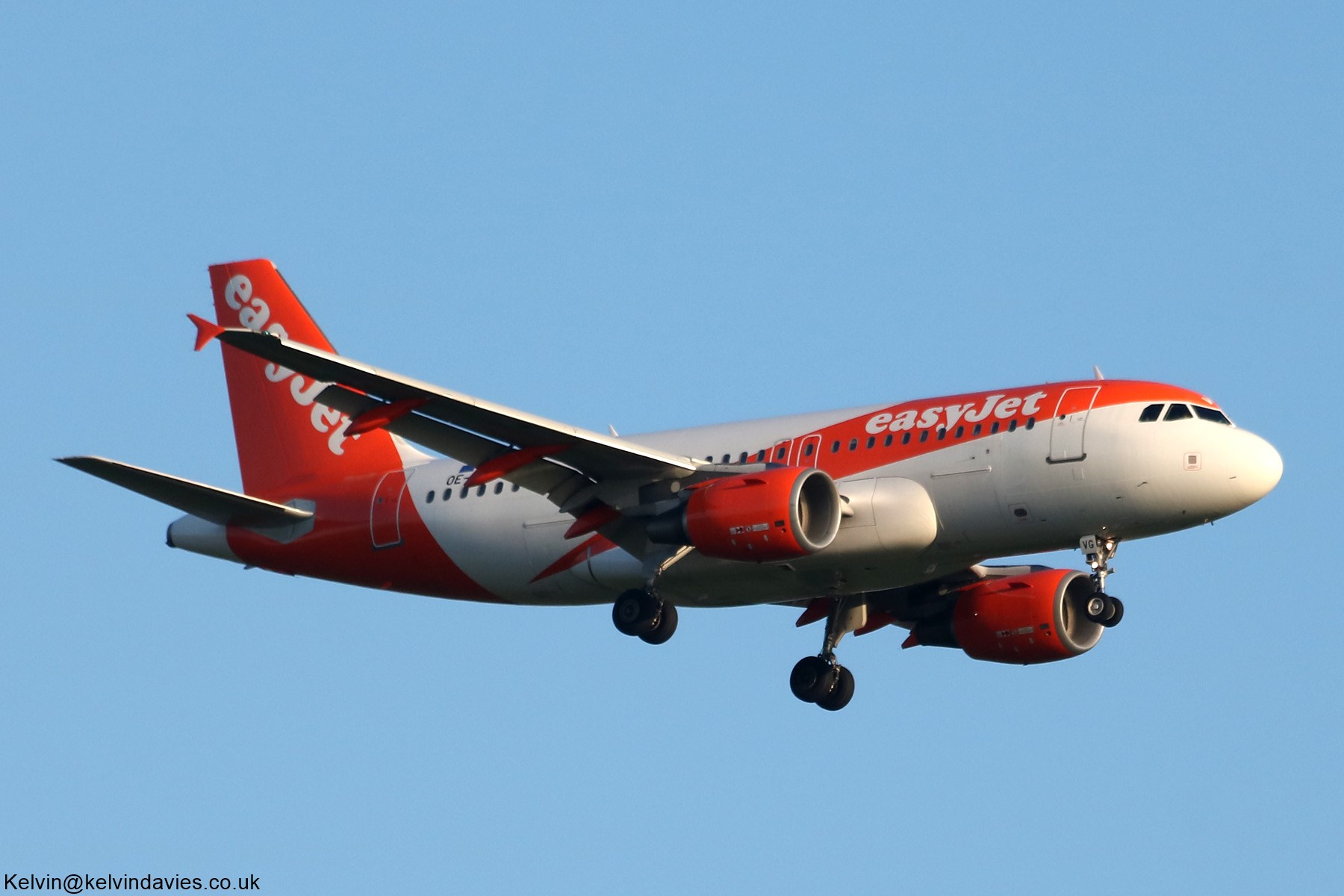 easyJet Europe A319 OE-LVG