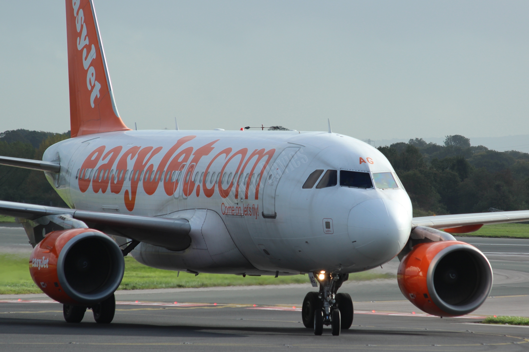 easyJet A319 G-EZAG