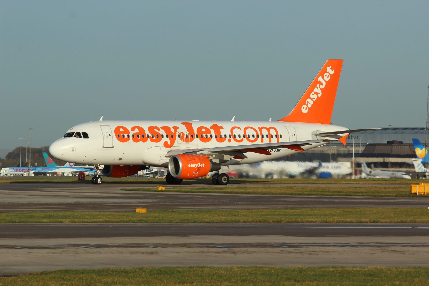 Easyjet A319 G-EZFJ
