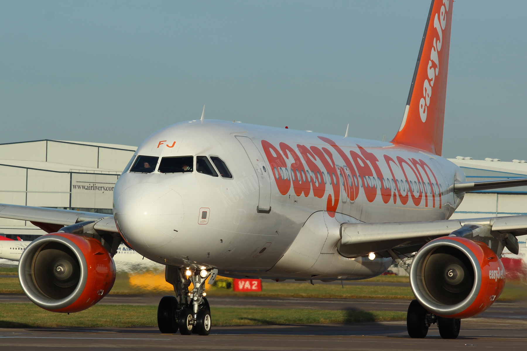 Easyjet A319 G-EZFJ
