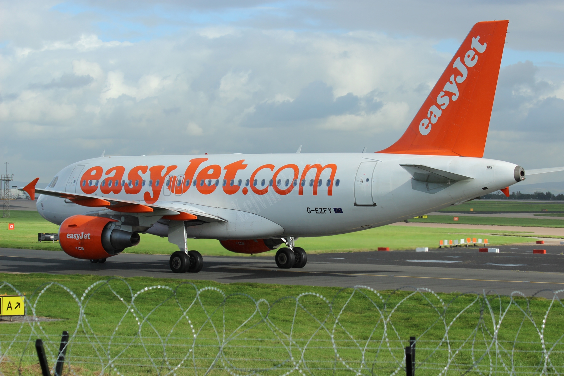 Easyjet A319 G-EZFY