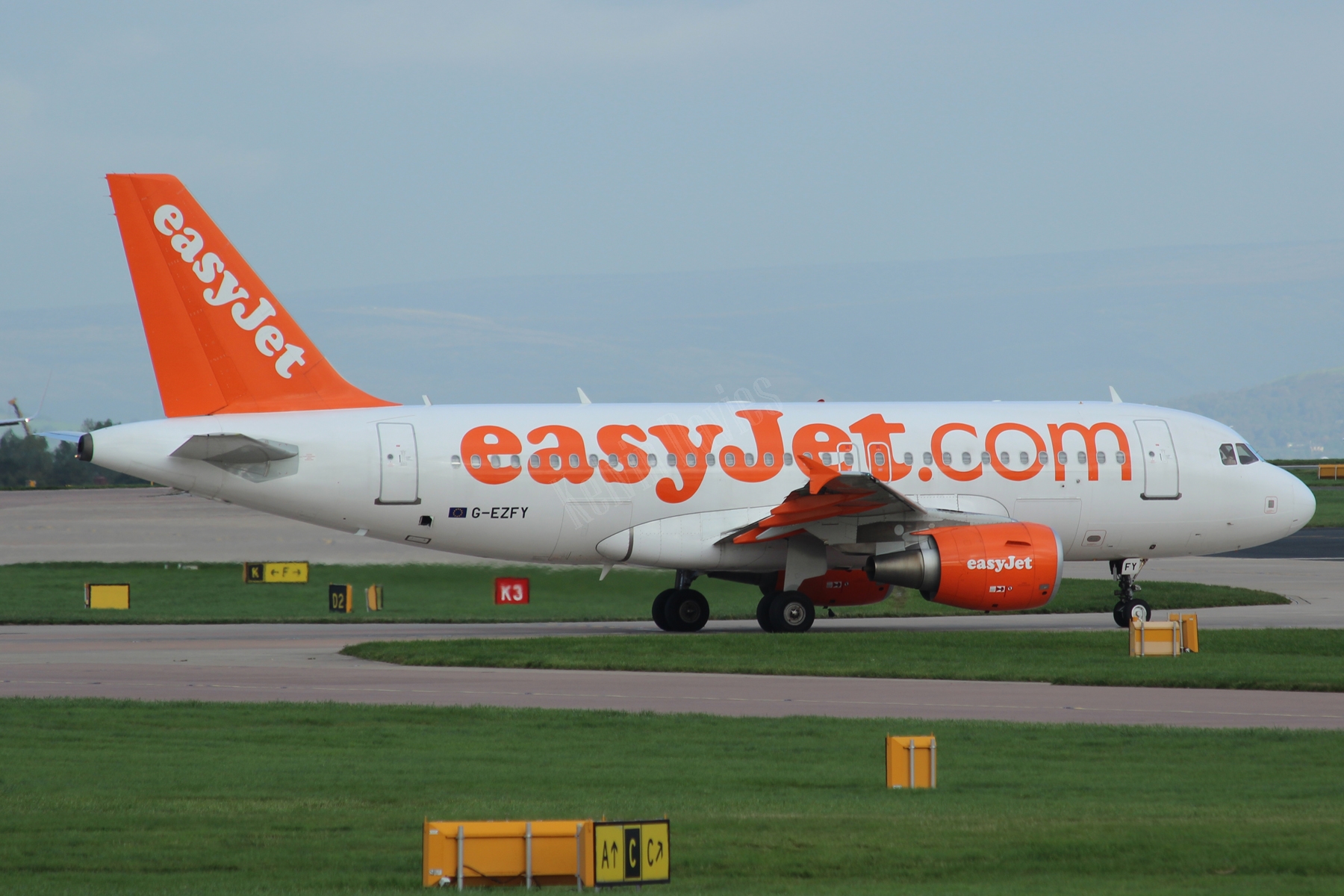 Easyjet A319 G-EZFY