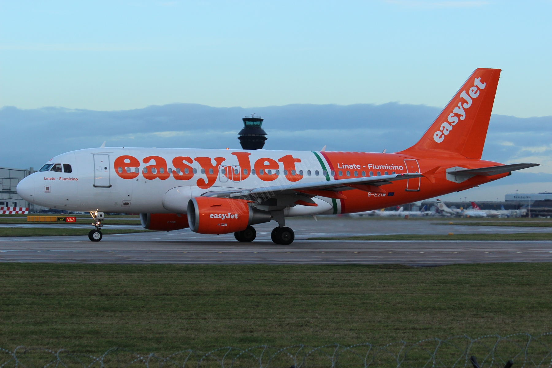 Easyjet A319 G-EZIW