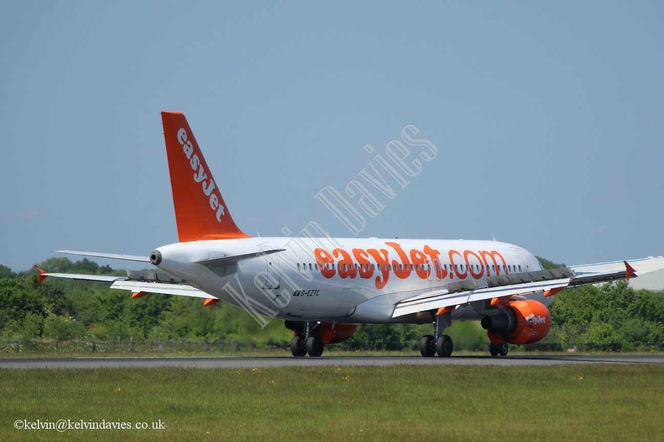 Easyjet A320 G-EZTC
