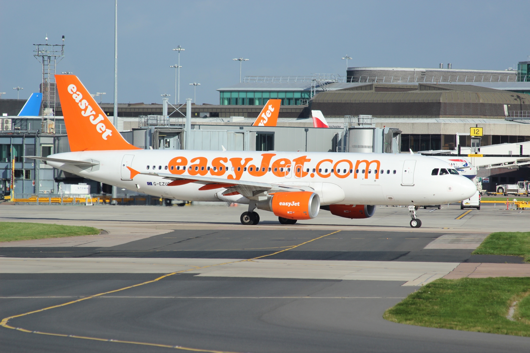 Easyjet A320 G-EZUO