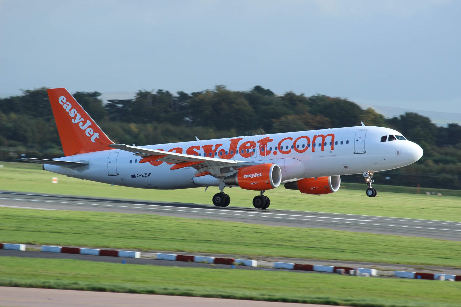 Easyjet A320 G-EZUO