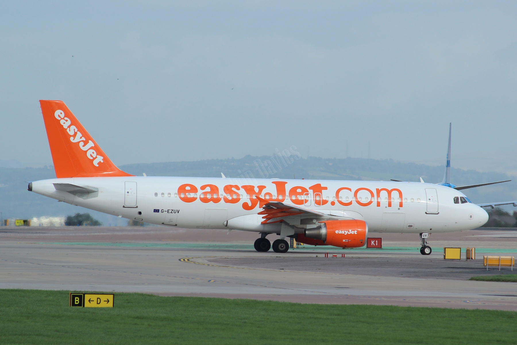 Easyjet A320 G-EZUV