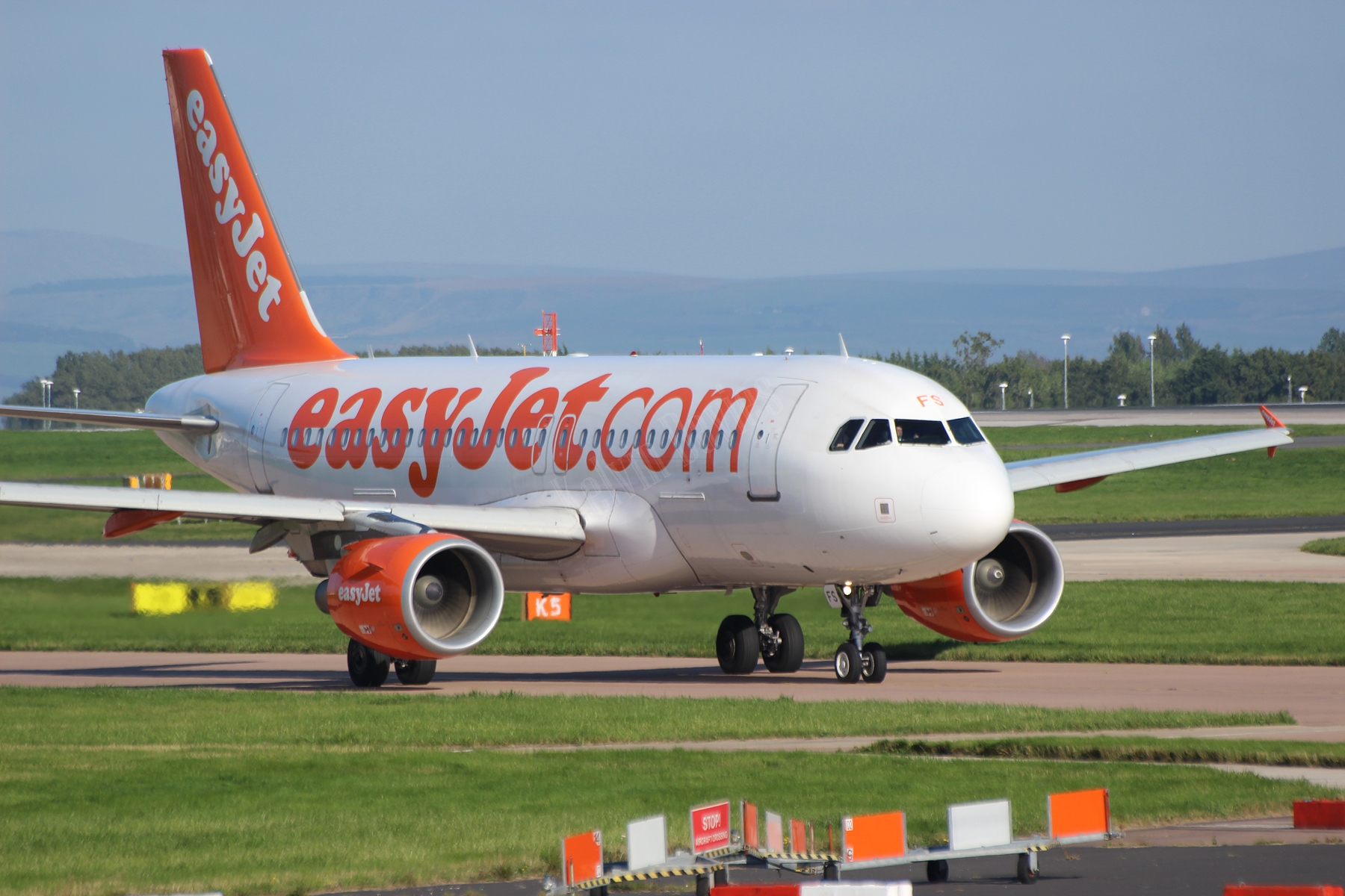 Easyjet A319 G-EZFS