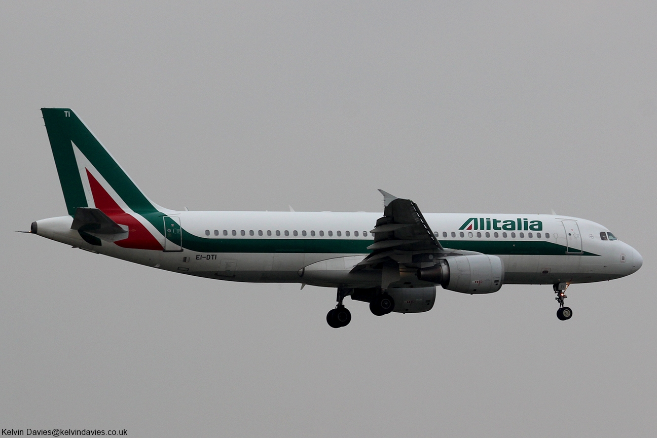 Alitalia A320 EI-DTI