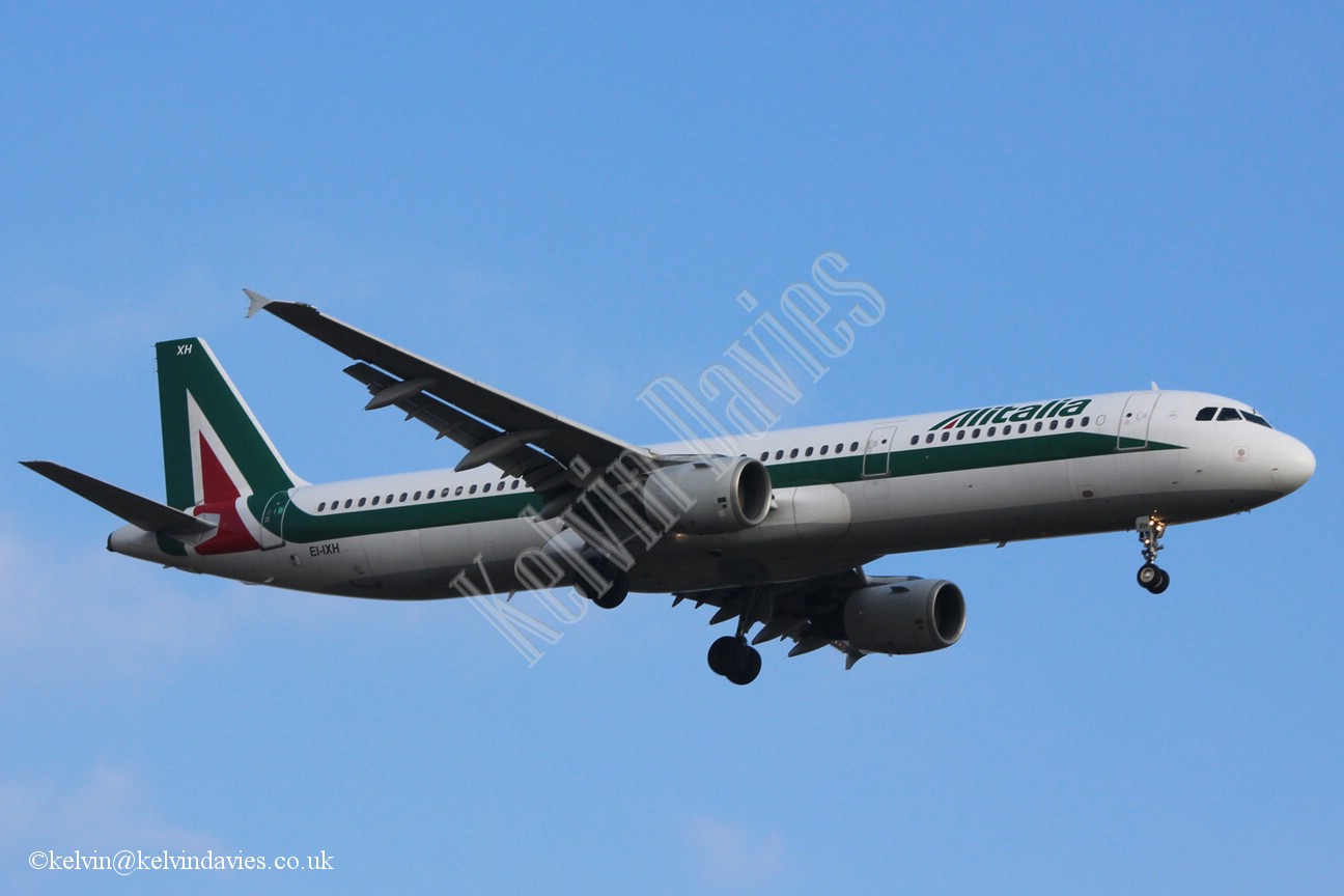 Alitalia A321 EI-IXH