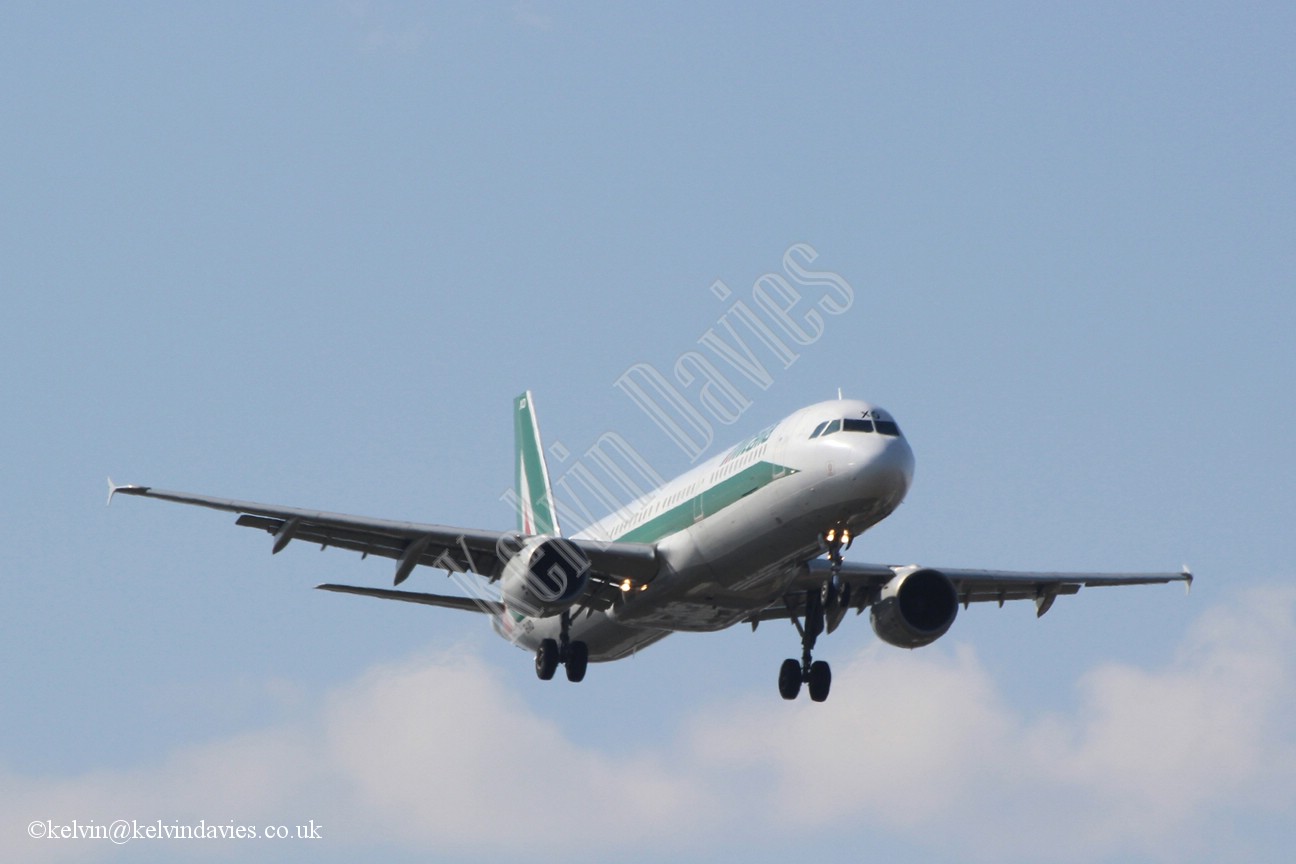 Alitalia A321 EI-IXO