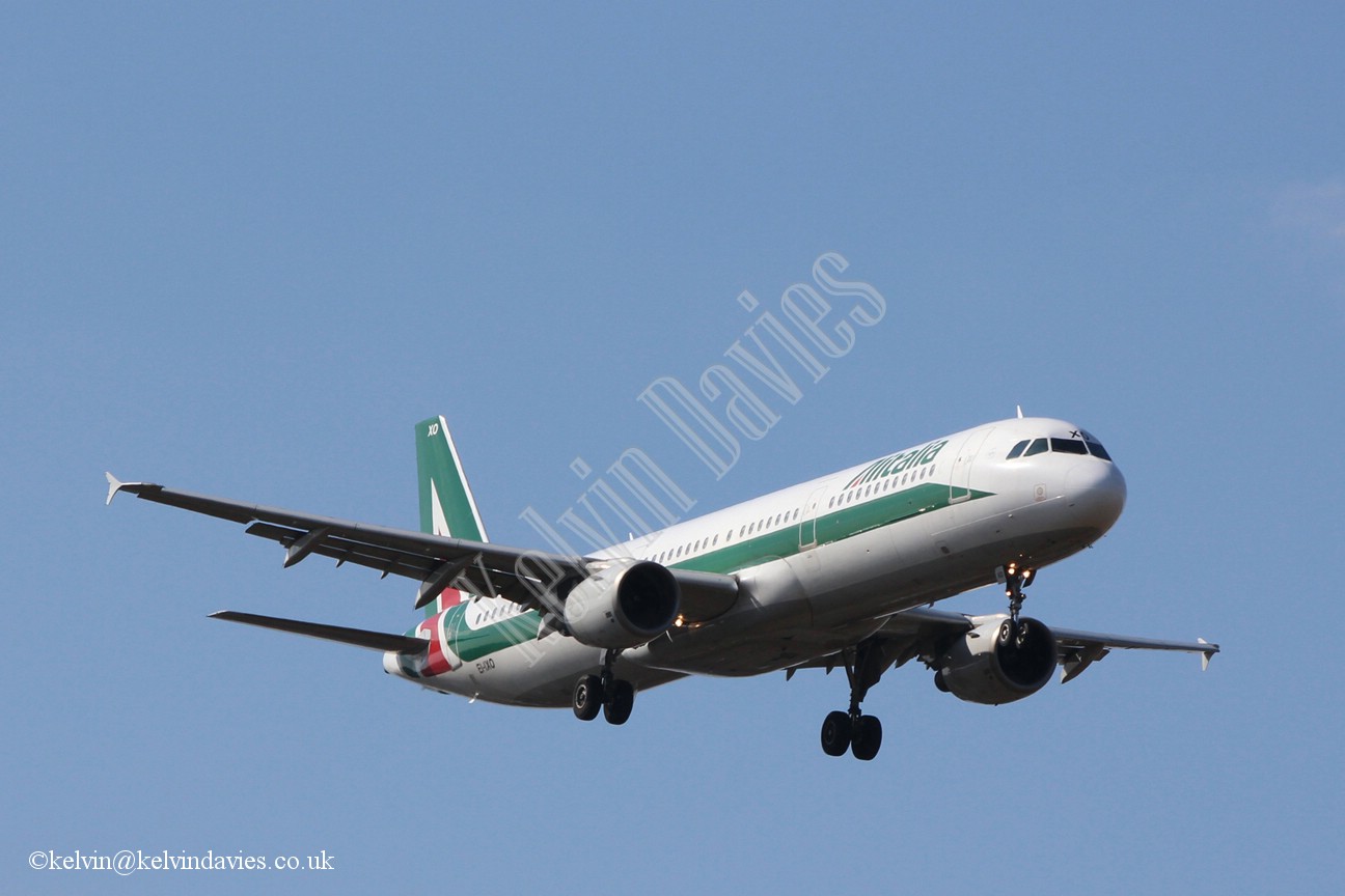 Alitalia A321 EI-IXO