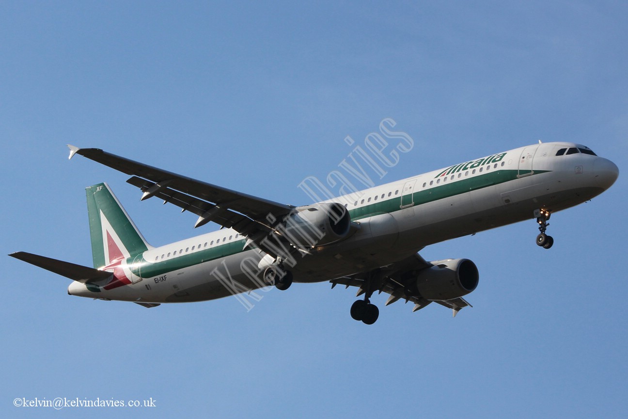 Alitalia A321 EI-IXF