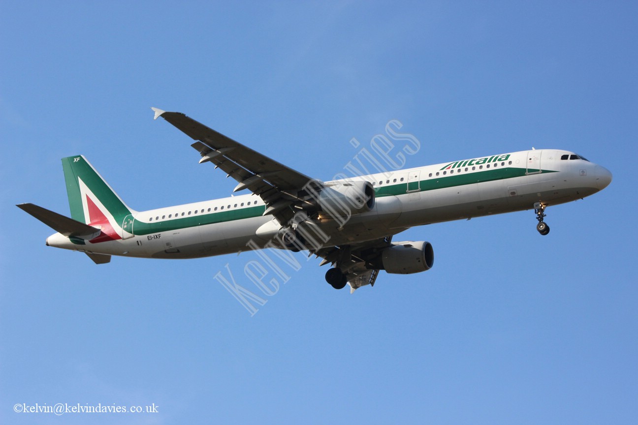 Alitalia A321 EI-IXF