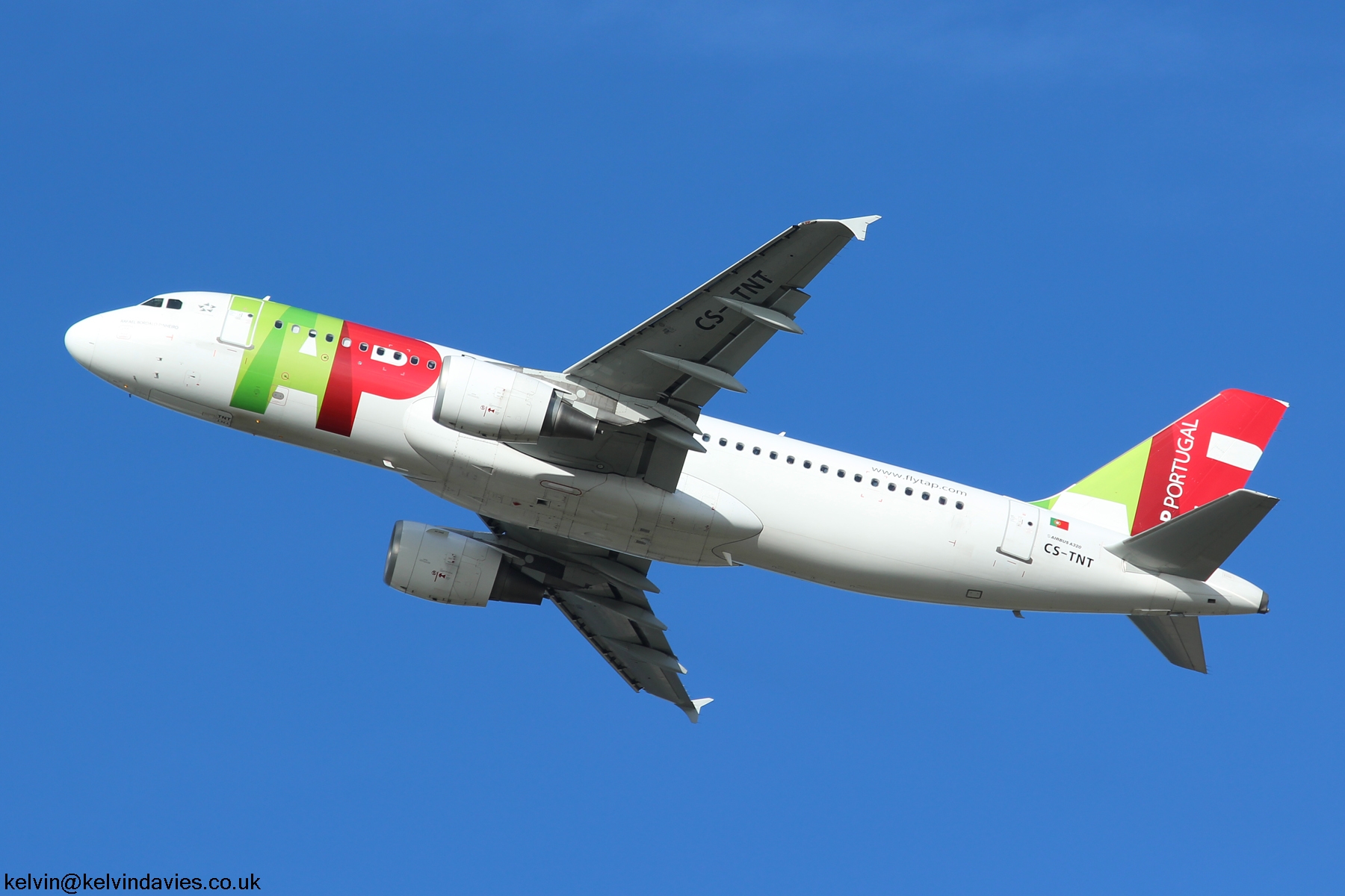 TAP A320 CS-TNT