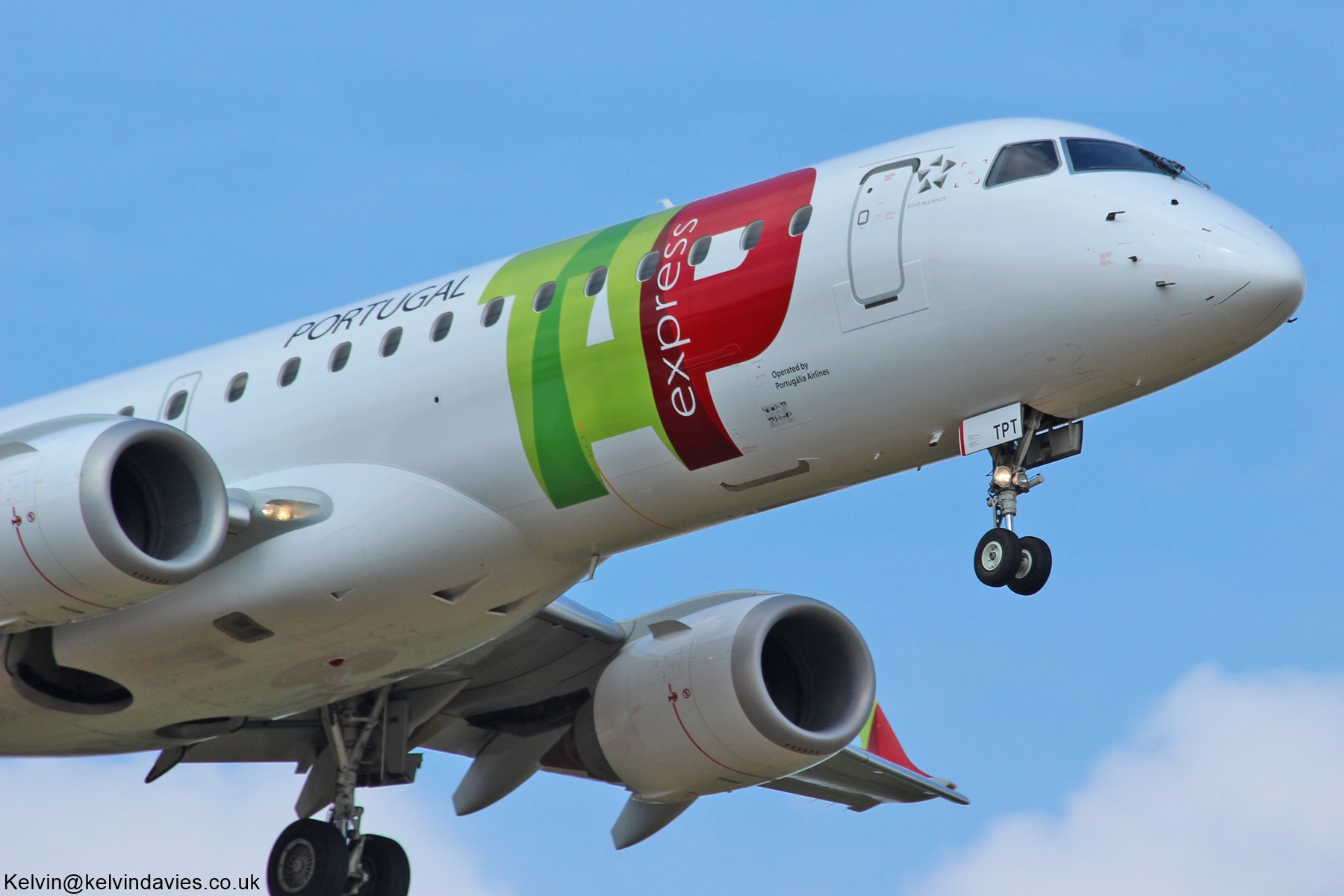 TAP Express EMB190 CS-TPT