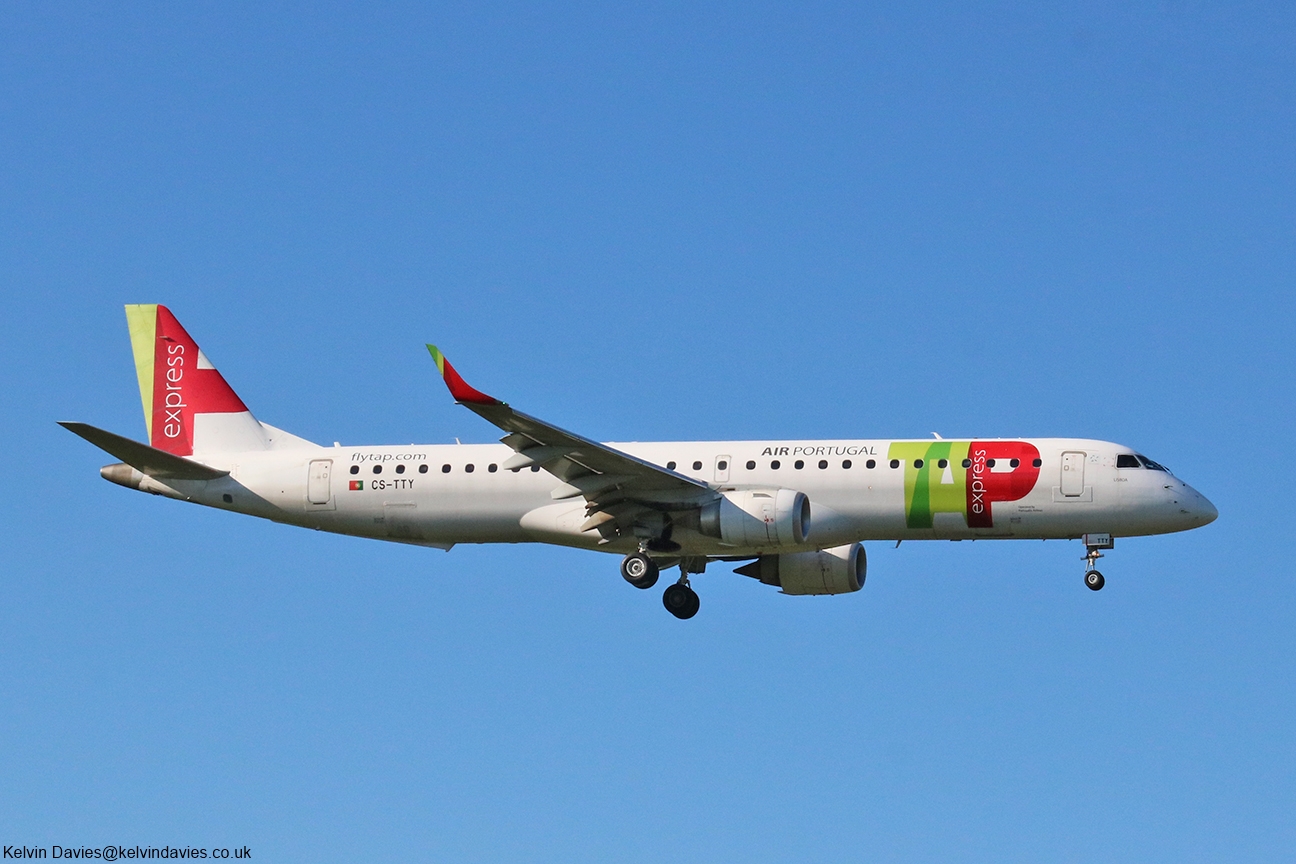 TAP Express Emb 195 CS-TTY