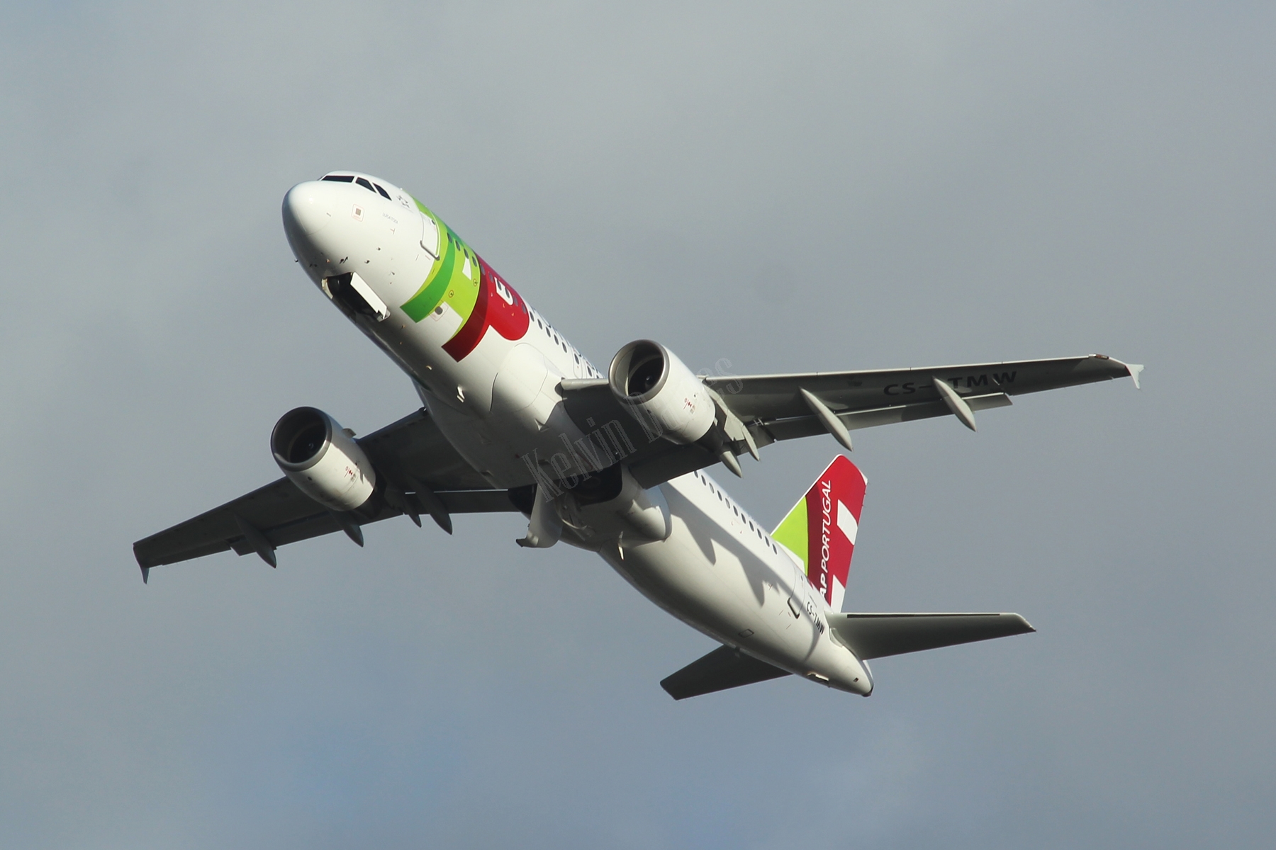 TAP A320 CS-TMW