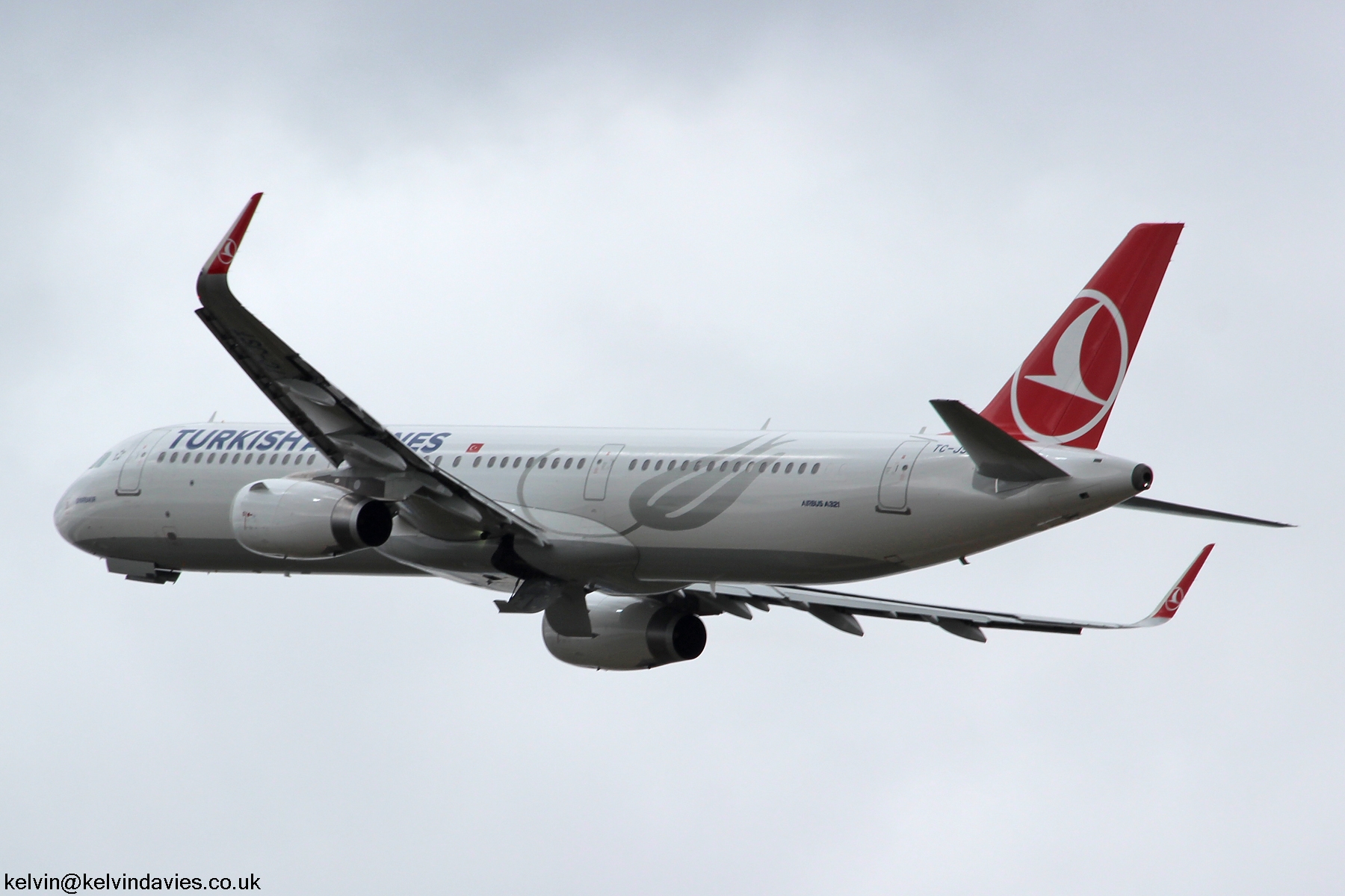 Turkish Airlines A321 TC-JST