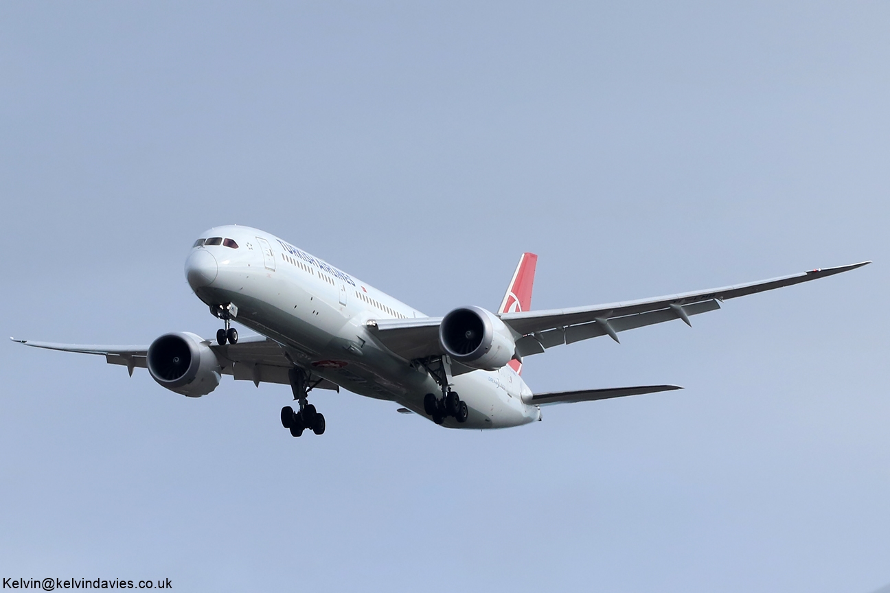Turkish Airlines 787 TC-LMB