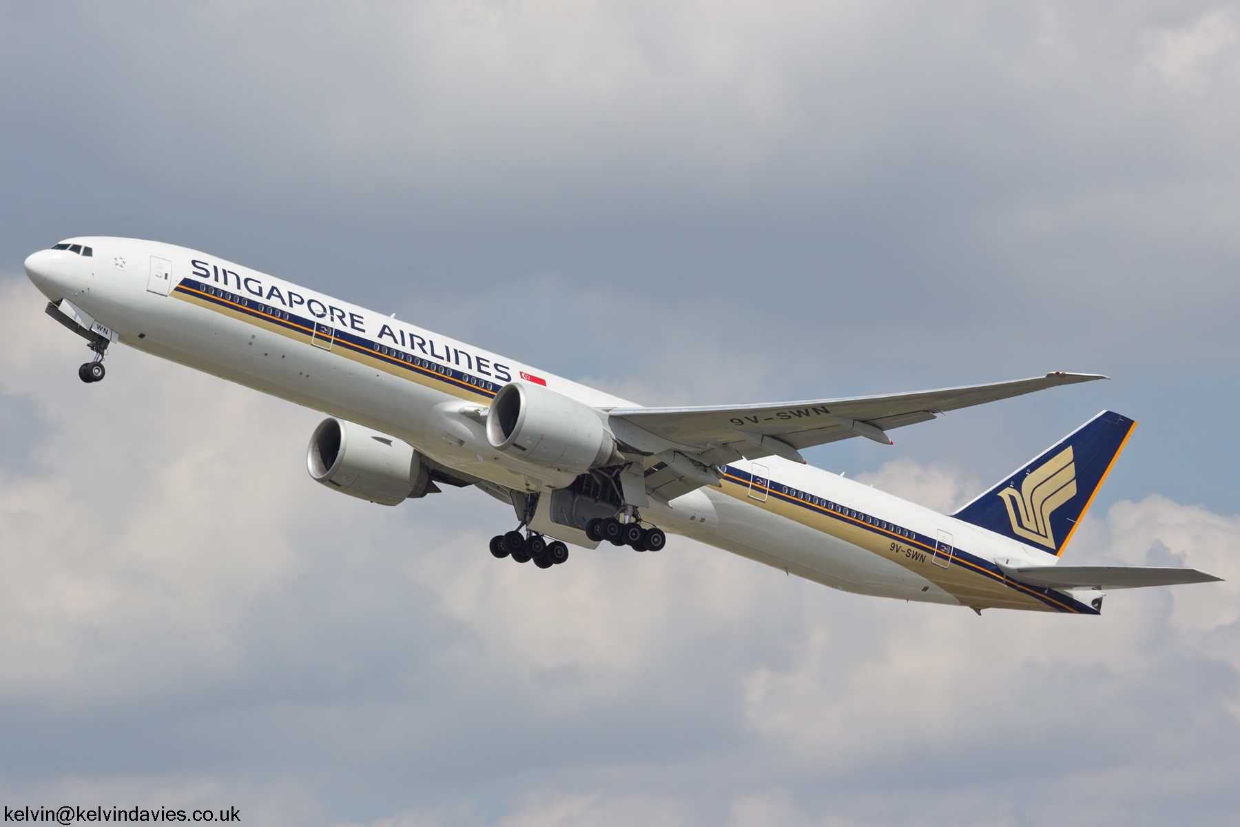 Singapore Airlines 777  9V-SWN