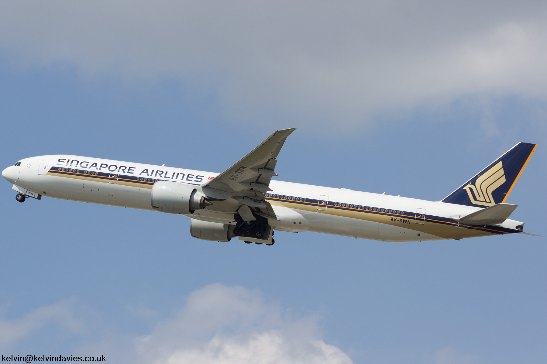 Singapore Airlines 777  9V-SWN