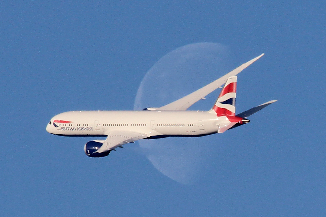 BA 787 G-ZBKB Moon shot