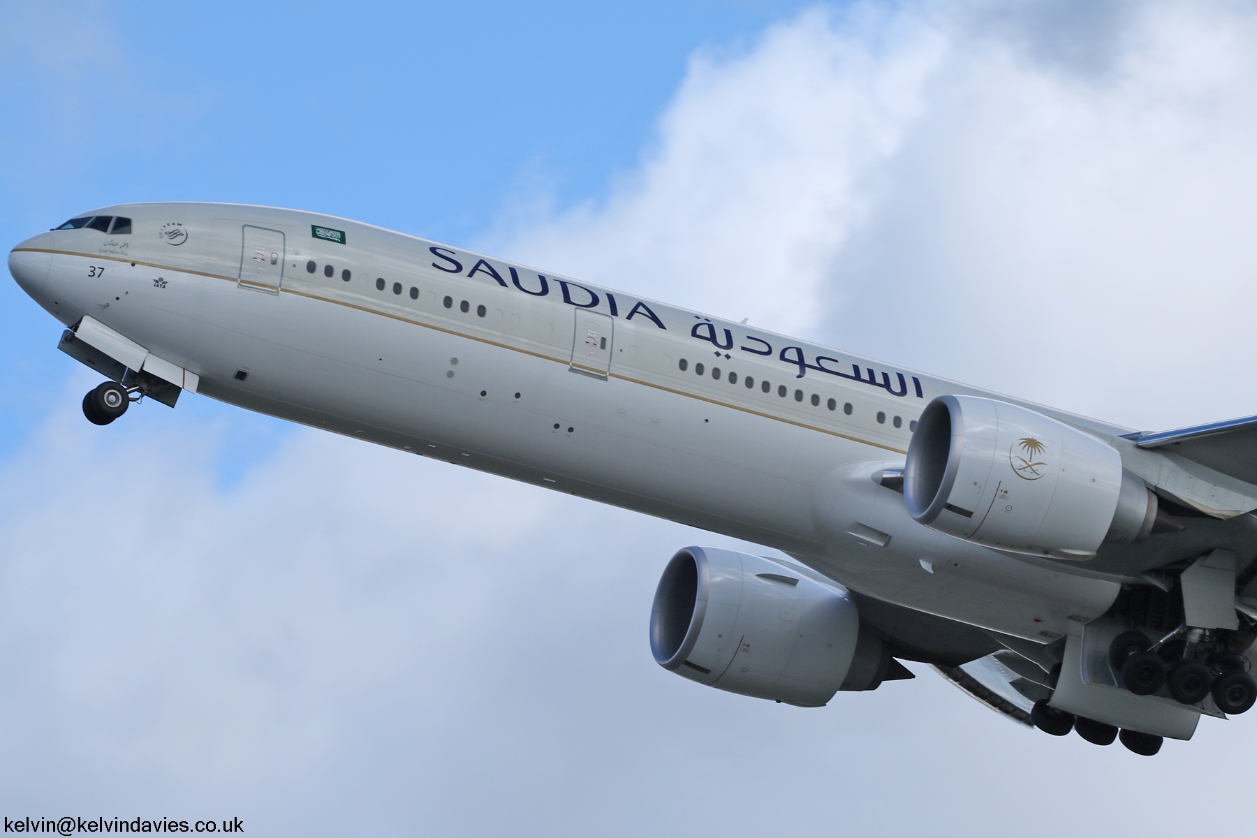 Saudi Arabian 777 HZ-AK37