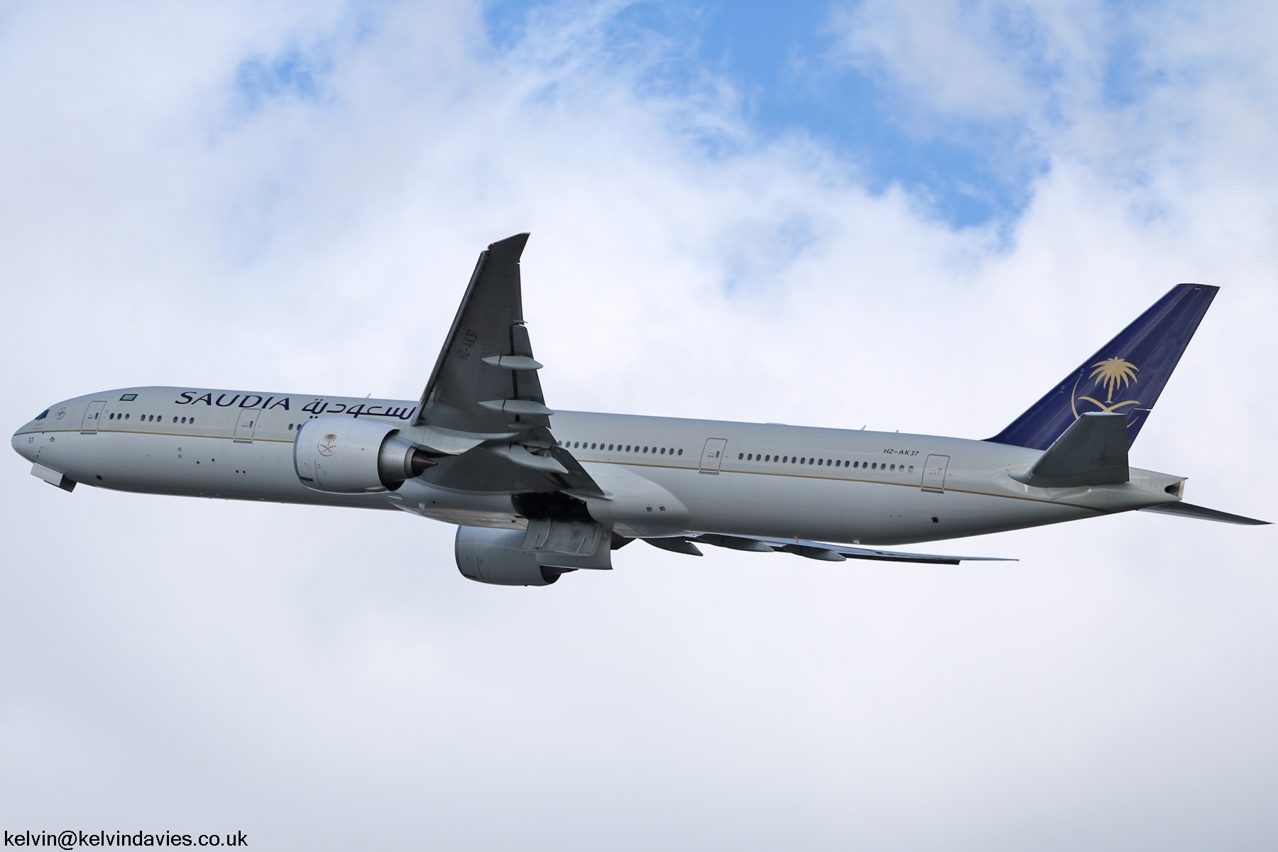 Saudi Arabian 777 HZ-AK37