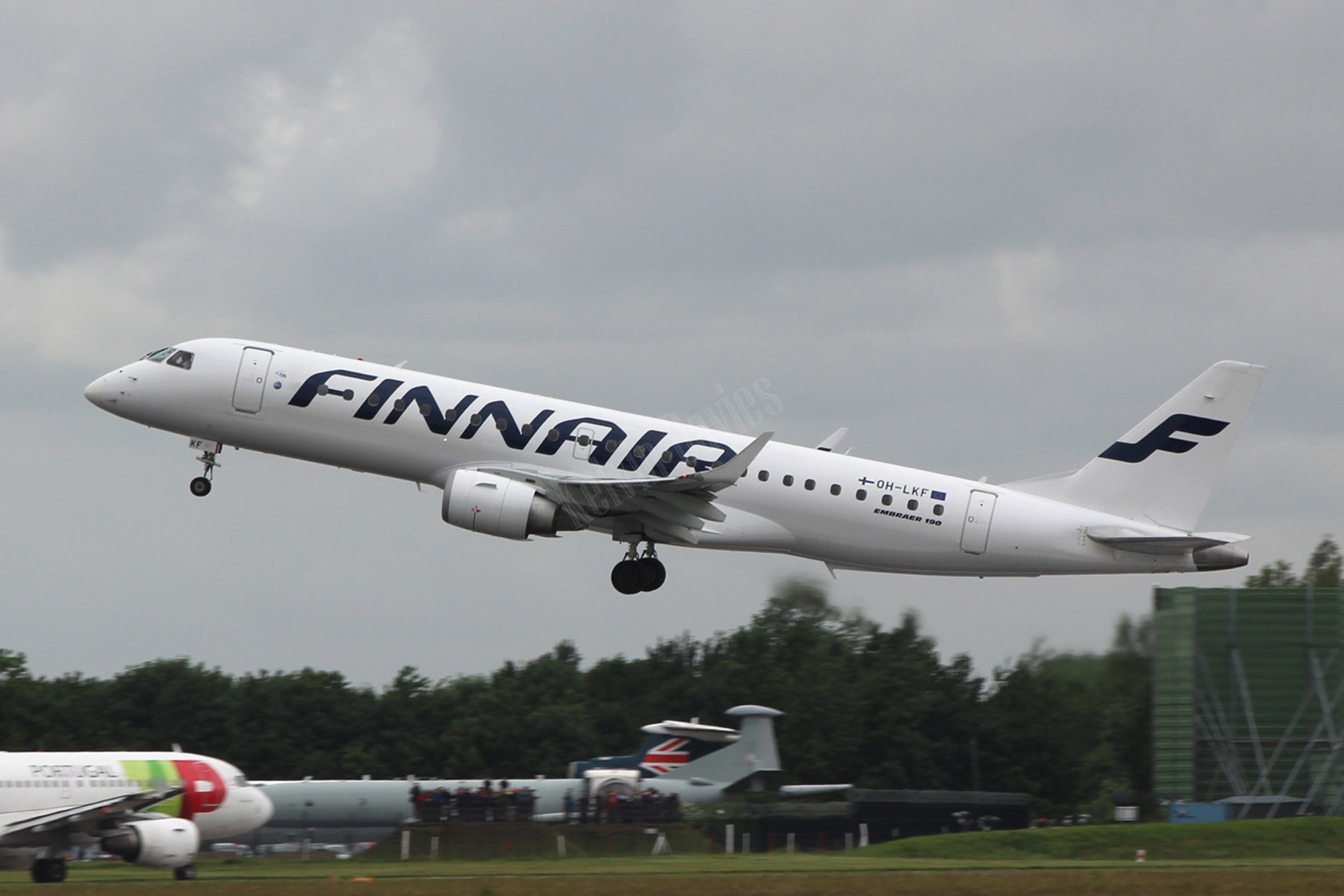 Finnair ERJ190 OH-LKF