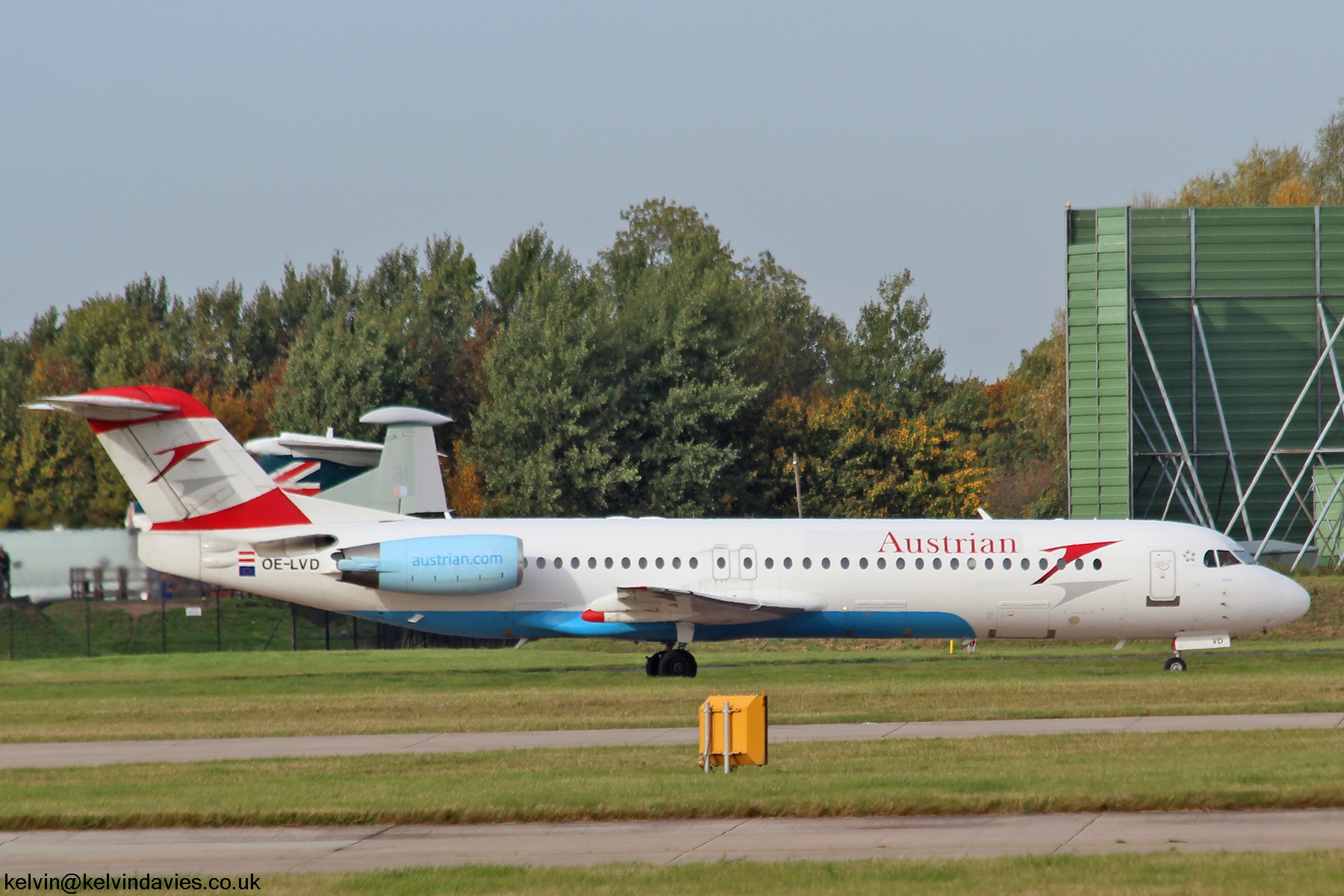 Austrian Airlines F100 OE-LVD