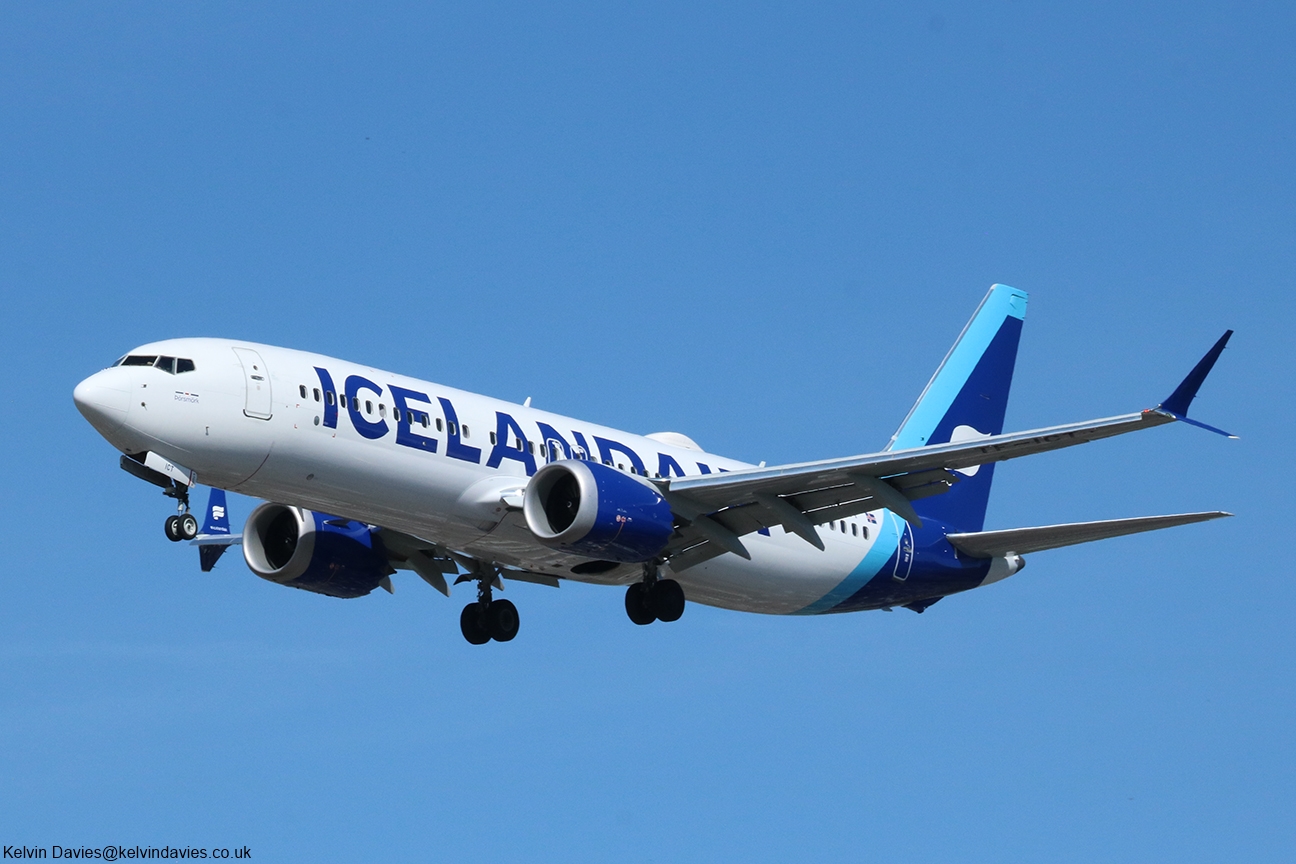 Icelandair 737MAX TF-ICT