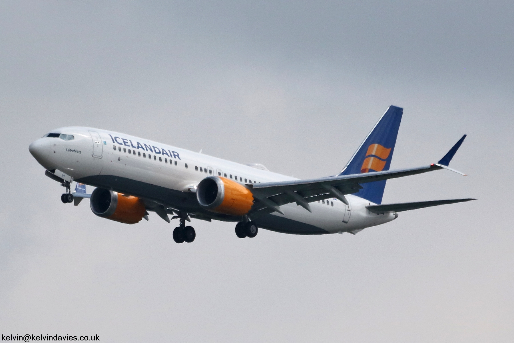 Icelandair 737 MAX TF-ICY