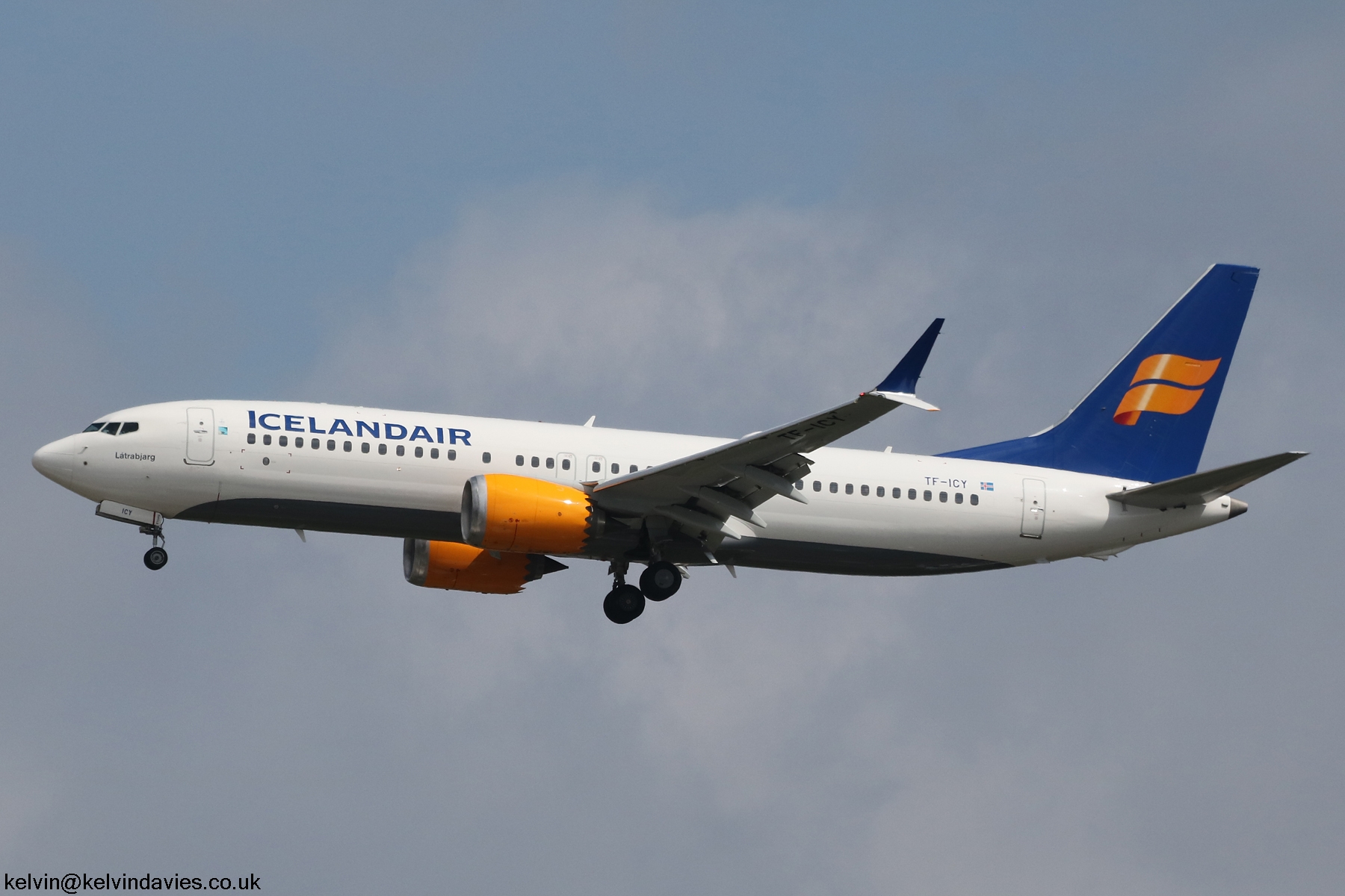 Icelandair 737 MAX TF-ICY