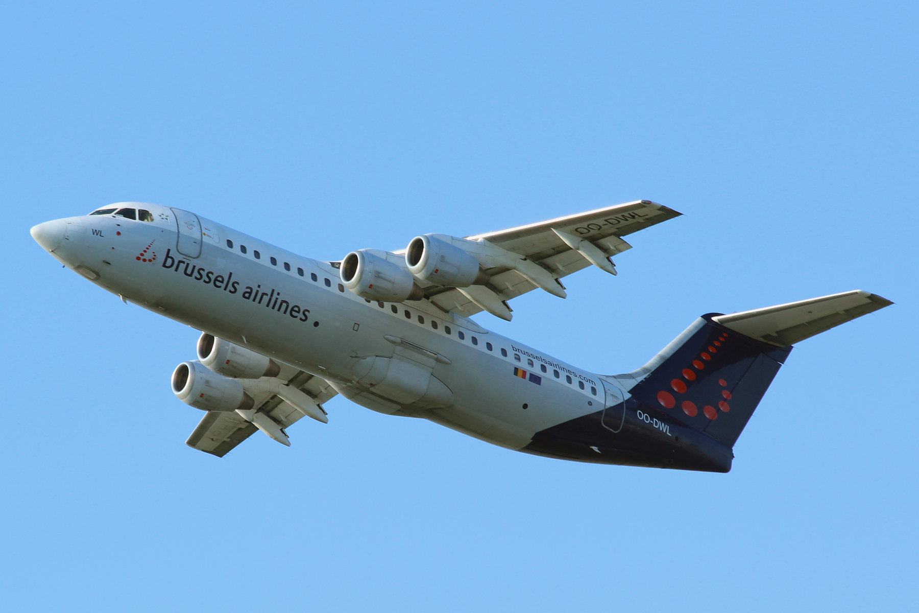 Brussels Airlines RJ100 OO-DWL