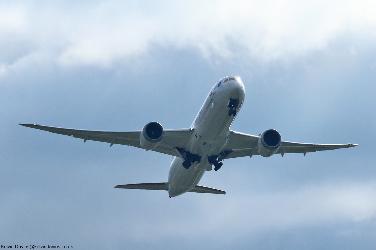 Japan Airlines 787 JA869J