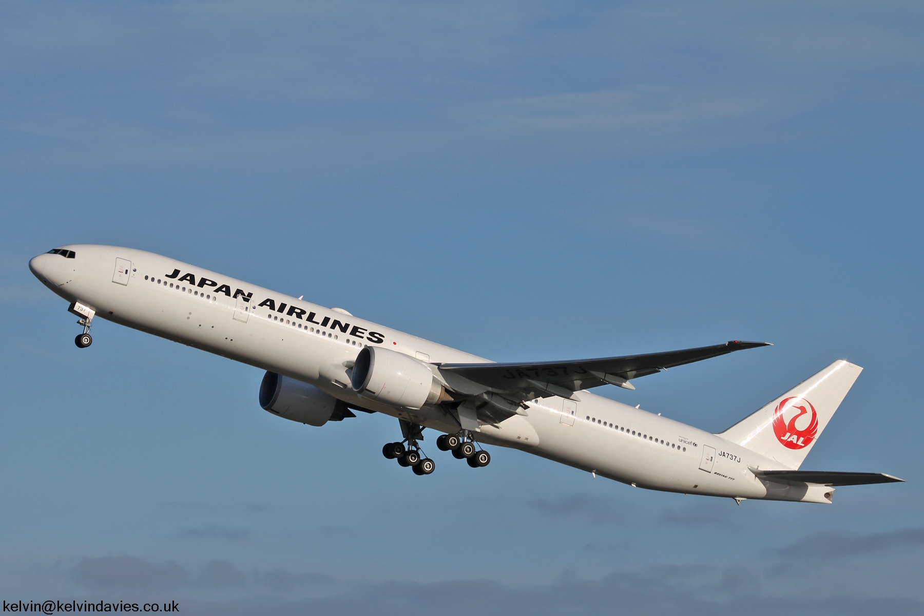 Japan Air Lines 777 JA737J