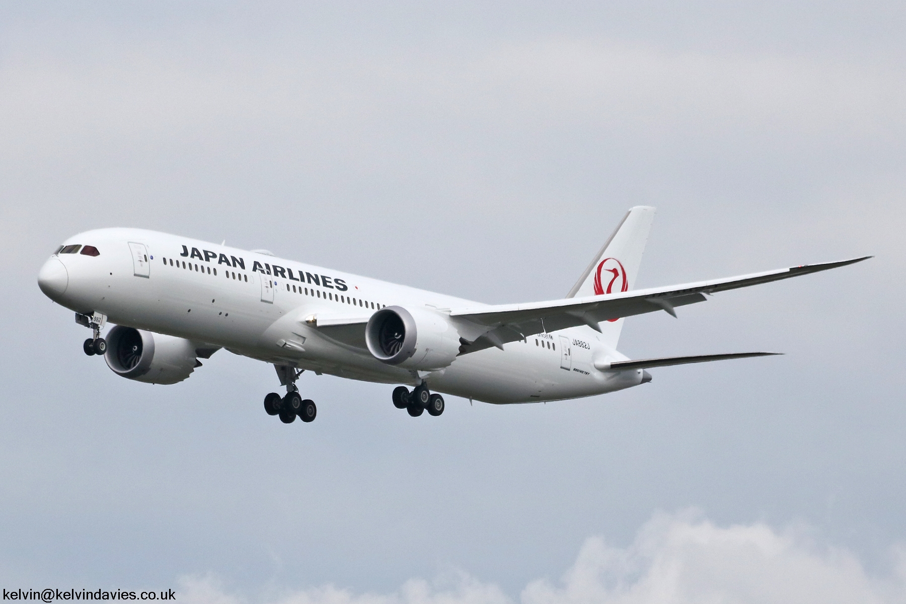 Japan Airlines 787 JA882J