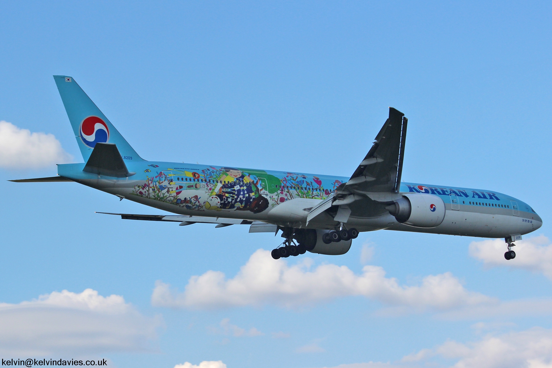 Korean Air 777 HL8209