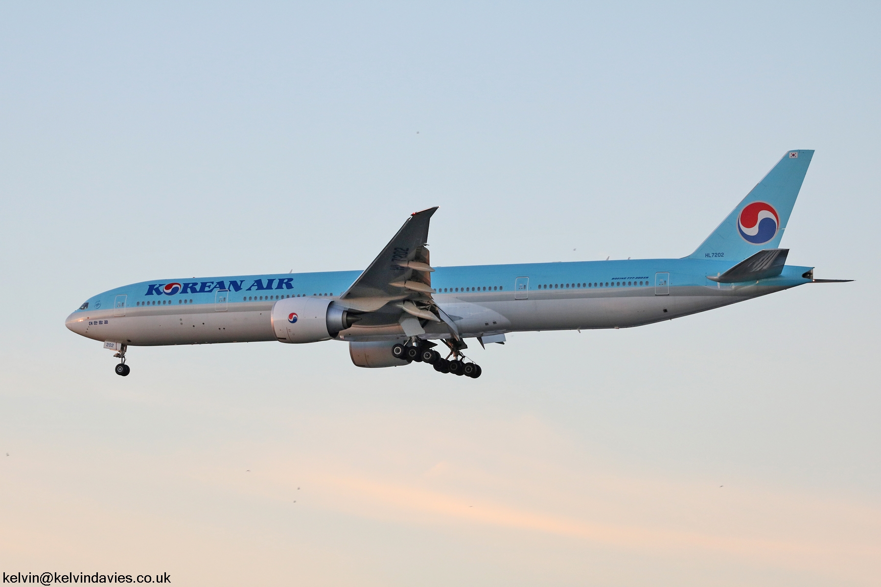 Korean Air 777 HL7202